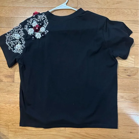 QUEEN OF SPARKLES Black Tee with Champagne Bottle Design - Picture 2 of 2